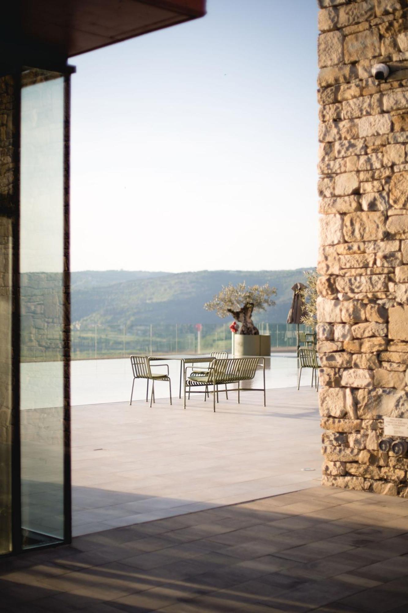 Winery & Design Hotel Roxanich Motovun Esterno foto